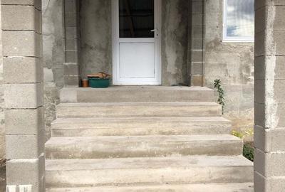 Casă cu 3 camere în Central