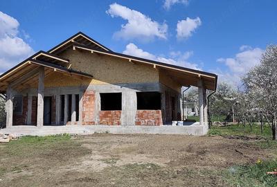 Casă cu 3 camere cu Teren 1000 Mp în Vălenii de Munte - 1