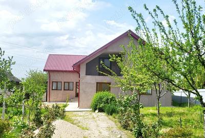 Casă cu 6 camere cu Teren 3100 Mp în Central - 2