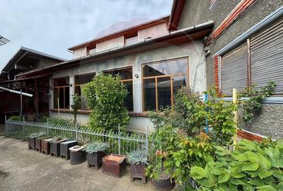 Casa cu 10 camere - ideala pentru pensiune, gradinita sau pt. locuit - 35