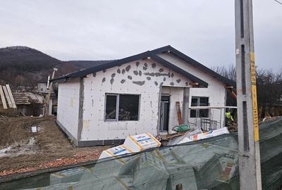 Casă cu 3 camere cu Teren 450 Mp în Chicerea - 2