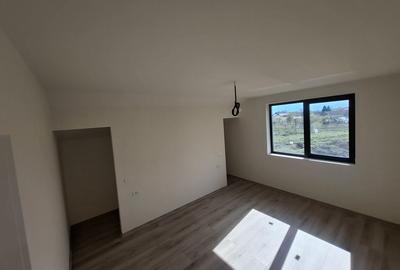 Casă cu 4 camere în Moșnița Veche - 4