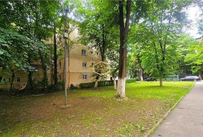 Apartament cu 3 camere nedecomandat în Sud