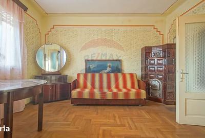 Casă cu 4 camere în Central