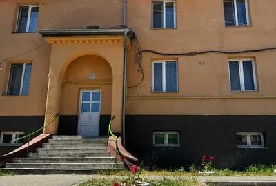 Apartament cu 2 camere decomandat în Petrila - 6