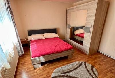 Inchiriez apartament 3 camere Cetate Etaj 1 - mobilat, utilat