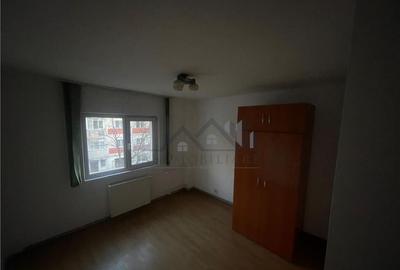 Apartament cu 3 camere decomandat în Dacia