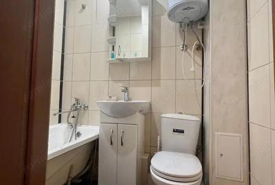 Garsonieră decomandată în Romană