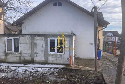 Casă cu 4 camere cu Teren 1414 Mp în Ipotești