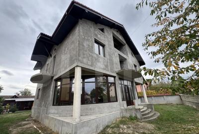 Casa 450 mp, zona Sisesti - 1