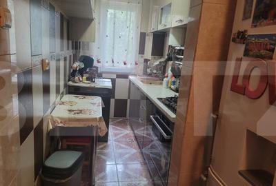 Apartament cu 3 camere semidecomandat în Aurel Vlaicu