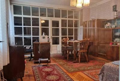 Casa de vanzare cu 4 camere in zona 14 Mai - 1