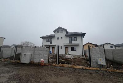 Casă individuală cu 3 camere cu Canalizare în Central - 4