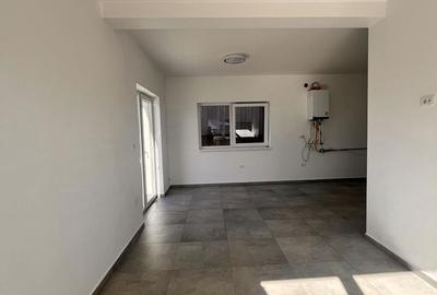 Casă cu 4 camere în Orășeni-Deal - 3