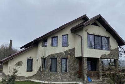 Casă cu 4 camere cu Teren 100 Mp în Poienari - 2