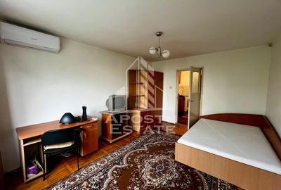 Apartament o camera, etaj 4, bloc anvelopat, Complexul Studentesc