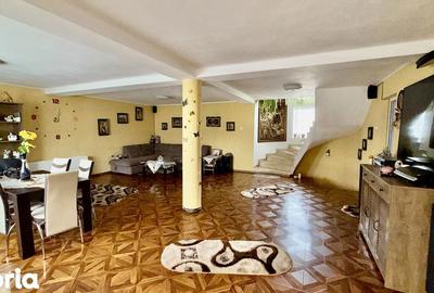 Casă cu 5 camere cu Teren 3000 Mp în Budești - 2