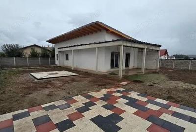 Casă cu Teren 600 Mp în Central