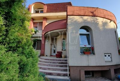 Casă individuală cu 9 camere cu Canalizare în Zorilor - 1