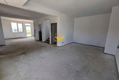 Vila, 4 Camere, Dezmir, Constructie Noua, 450 mp, 4 Bai, 2 Parcari Vila, 4 Camere, Dezmir, Constructie Noua, 450 mp, 4 Bai, 2 Parcari - 3