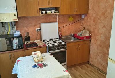 Inchiriez apartament cu 3 camere la casa - 1