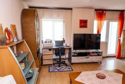 Apartament cu 3 camere decomandat, mobilat în Central