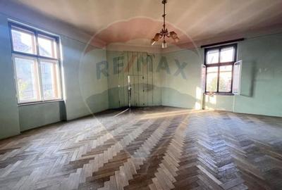 Apartament cu 3 camere decomandat în Central - 1