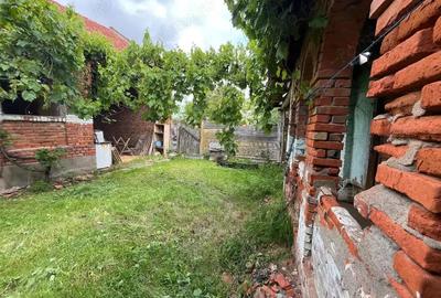 Honorici, Casa Cu Teren, 230 Mp. Suprafata construita, 1.700 Mp. Suprafata teren - 9