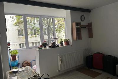 Apartament cu 3 camere decomandat în Rahova - 2