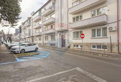 Apartament cu 3 camere decomandat în Centrul Civic