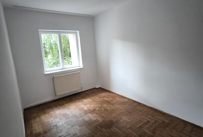 Apartament cu 3 camere decomandat în Pripor - 1