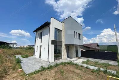 Casa Moderna de Vanzare Rediu, cu Vedere Panoramica spre Copou