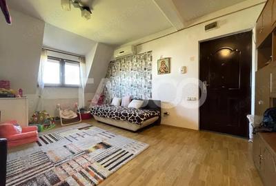 Apartament cu 3 camere decomandat, mobilat în Vasile Aaron - 1