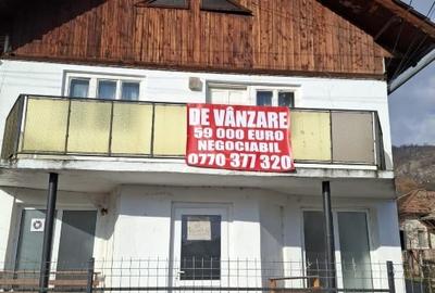 Casă cu 4 camere cu Canalizare în Boroșteni - 1