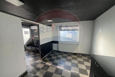 Spa?iu comercial in zona Lupeni - 2