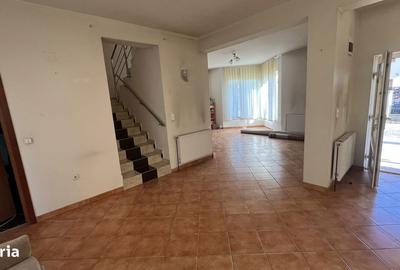 Casă cu 4 camere cu Teren 561 Mp în Central - 1
