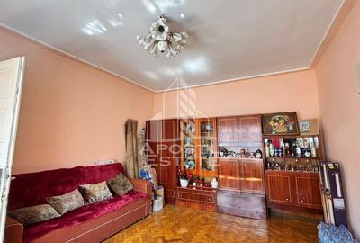 Apartament cu 2 camere la curte comuna in - 3