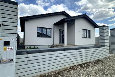 Casă cu 4 camere în Sântandrei