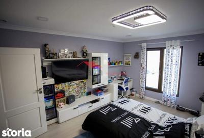 Casă cu 4 camere decomandat cu Teren 2000 Mp în Central - 4