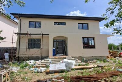 Casă cu 4 camere cu Teren 600 Mp în Central