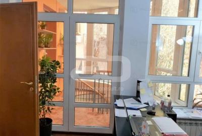 Casă cu 5 camere cu Teren 200 Mp în Dorobanți - 1