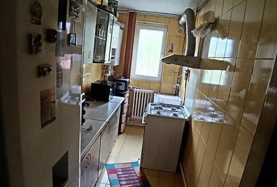 Apartament cu 3 camere decomandat în Petros - 4