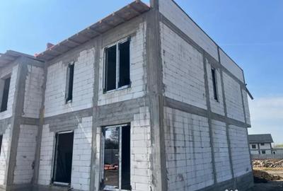 Casă cu 5 camere cu Teren 242 Mp în Central - 2