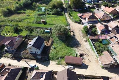 Teren de 842 mp, în Est - 5