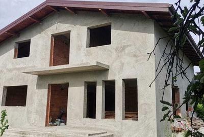 Casă cu 4 camere în Păulești - 1