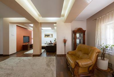 Casă cu 8 camere în Titulescu - 7