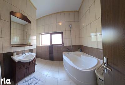 Casă cu 4 camere cu Canalizare în Agigea