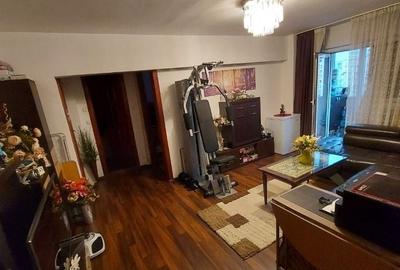 Apartament cu 3 camere semidecomandat în 13 Septembrie