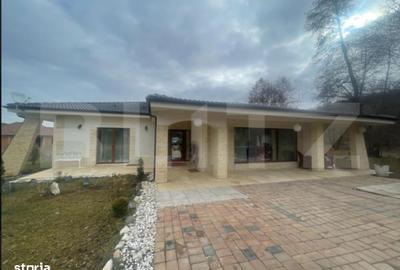 Casă cu 3 camere în Tăuți