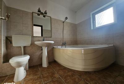 Casă cu 3 camere cu Teren 200 Mp în Central - 16